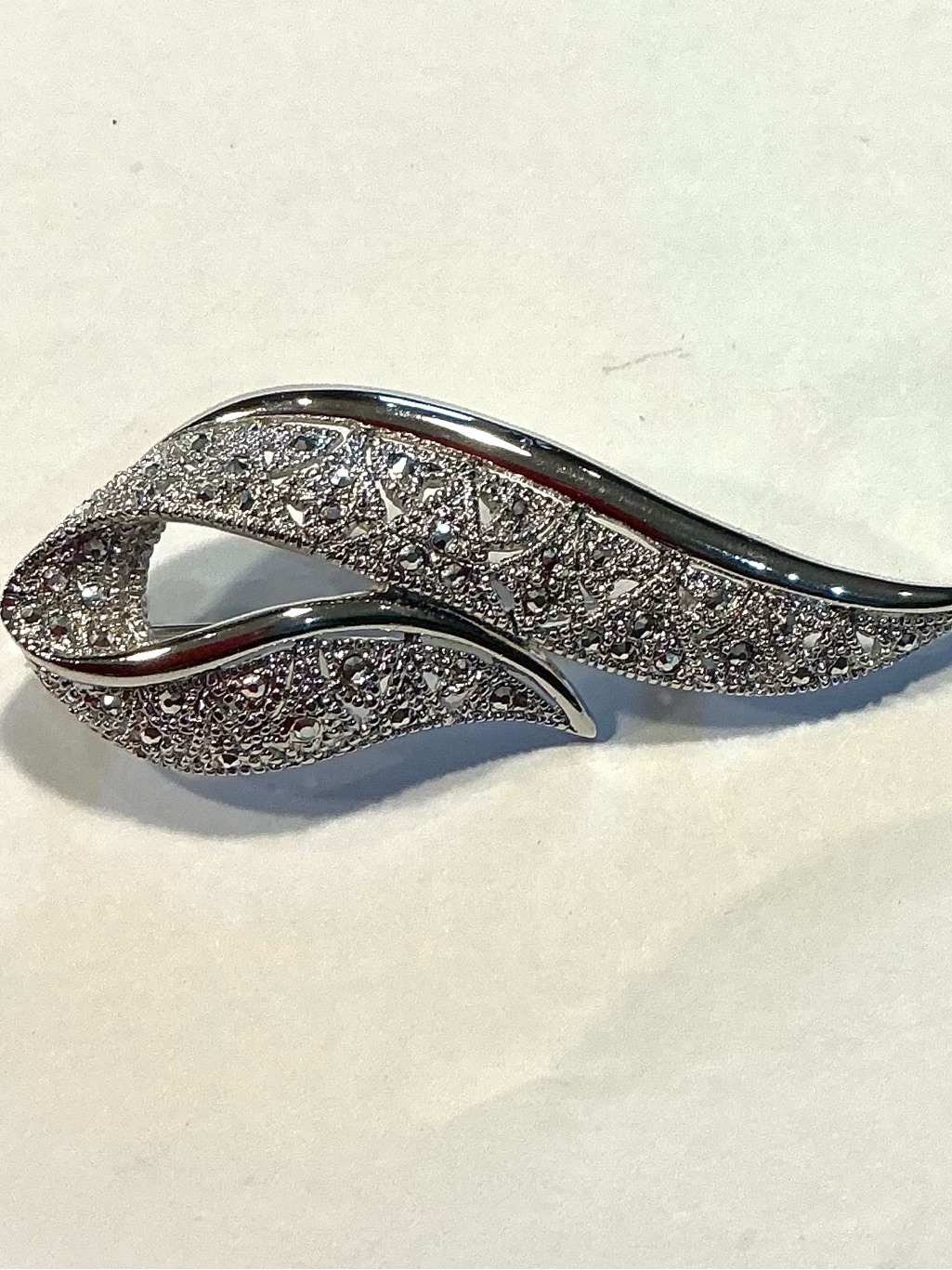 Elegant Vintage Monet Swirl ,Silver Tone Ribbon Brooch Dates To 1960’s